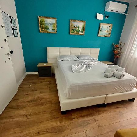 Central Room Private Entry And Bathroom Tirana Exterior foto