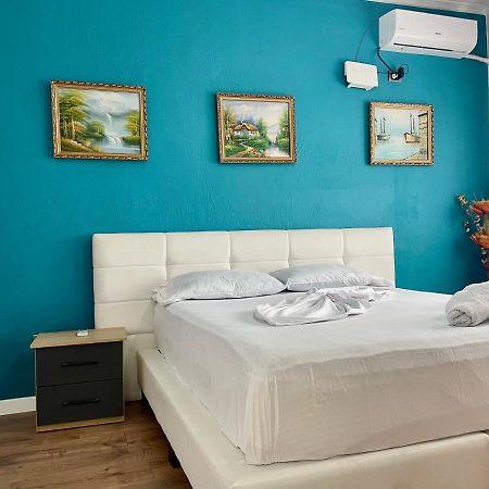 Central Room Private Entry And Bathroom Tirana Exterior foto