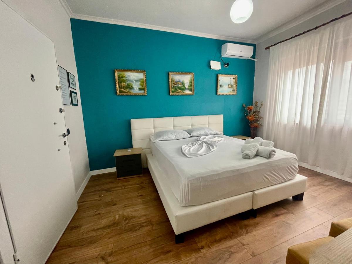 Central Room Private Entry And Bathroom Tirana Exterior foto