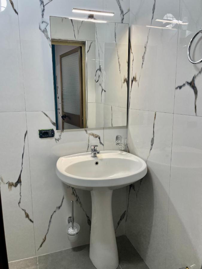 Central Room Private Entry And Bathroom Tirana Exterior foto