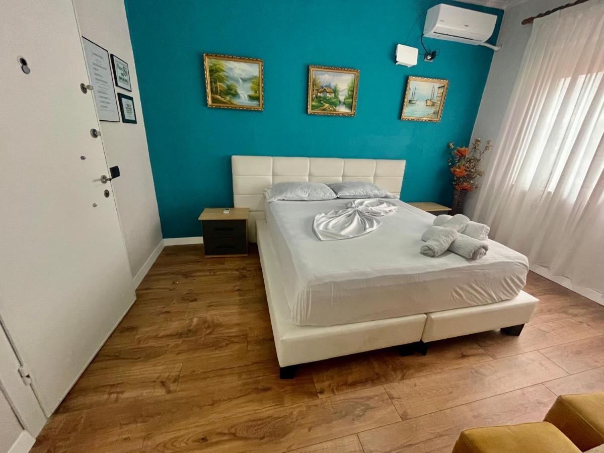 Central Room Private Entry And Bathroom Tirana Exterior foto