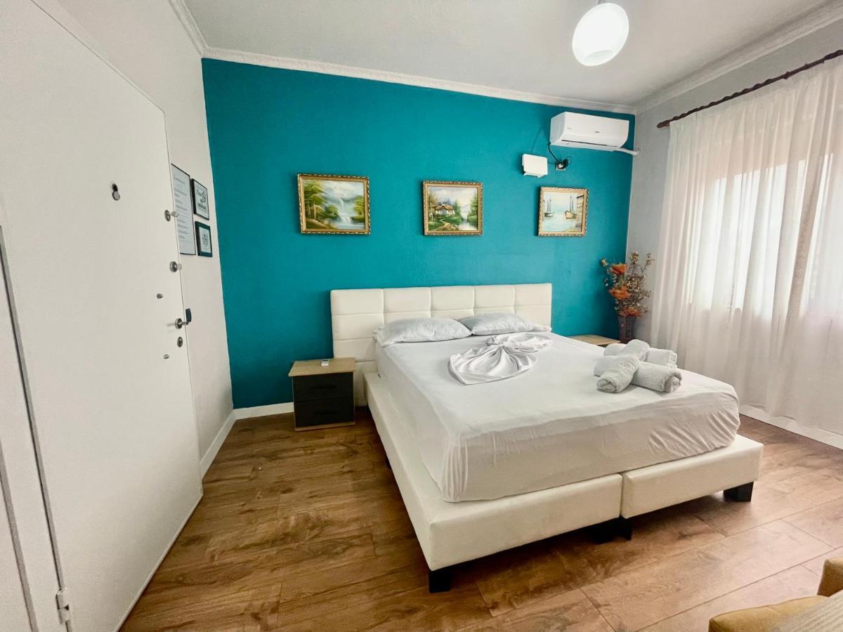 Central Room Private Entry And Bathroom Tirana Exterior foto