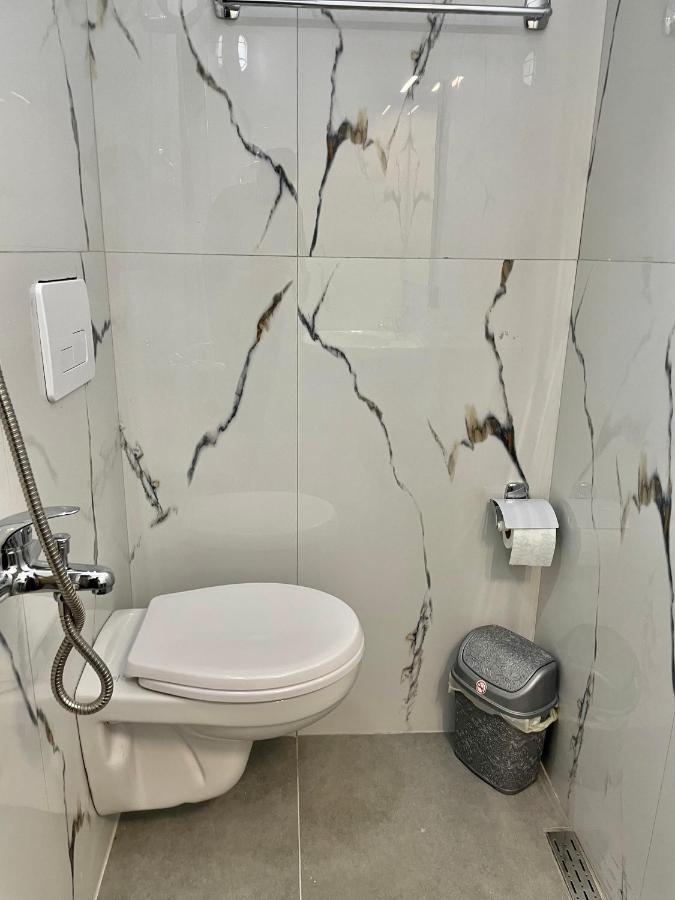 Central Room Private Entry And Bathroom Tirana Exterior foto