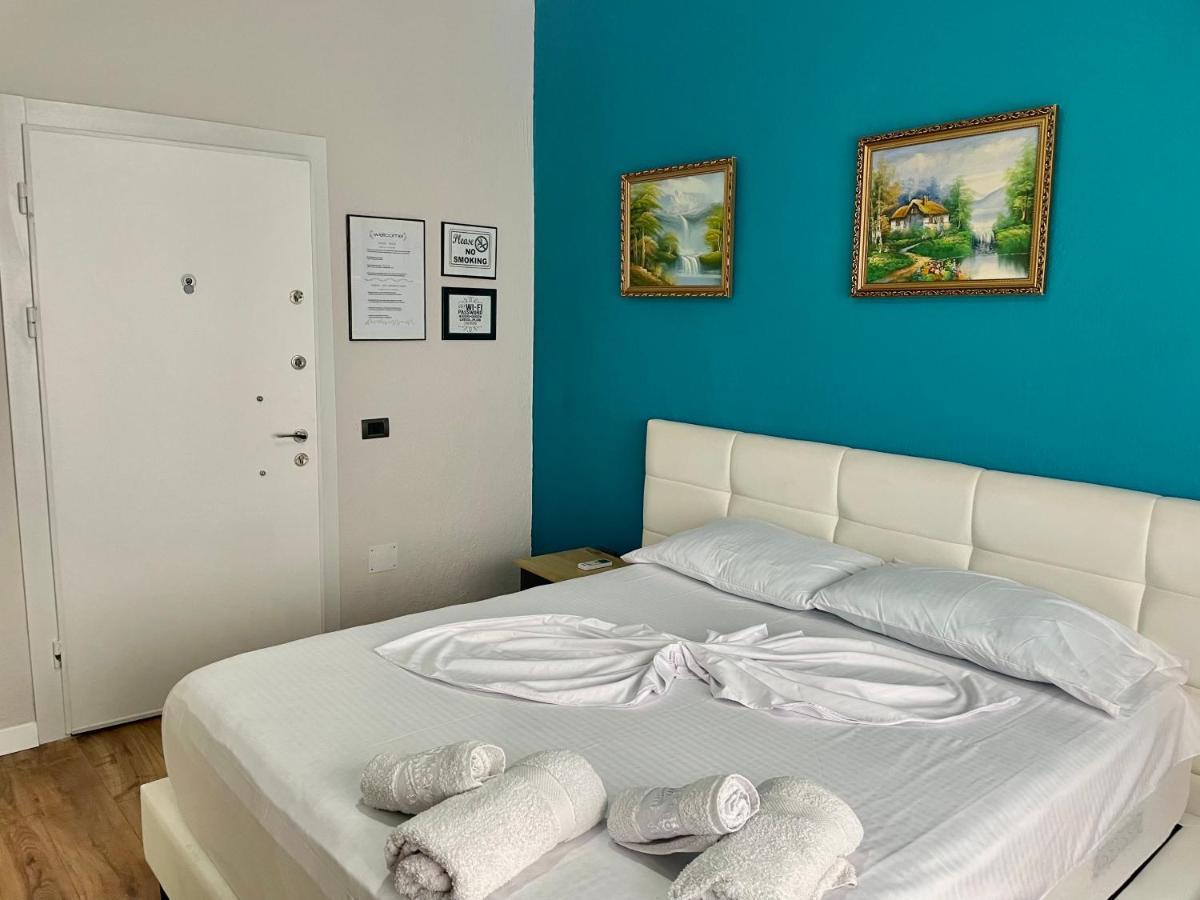 Central Room Private Entry And Bathroom Tirana Exterior foto