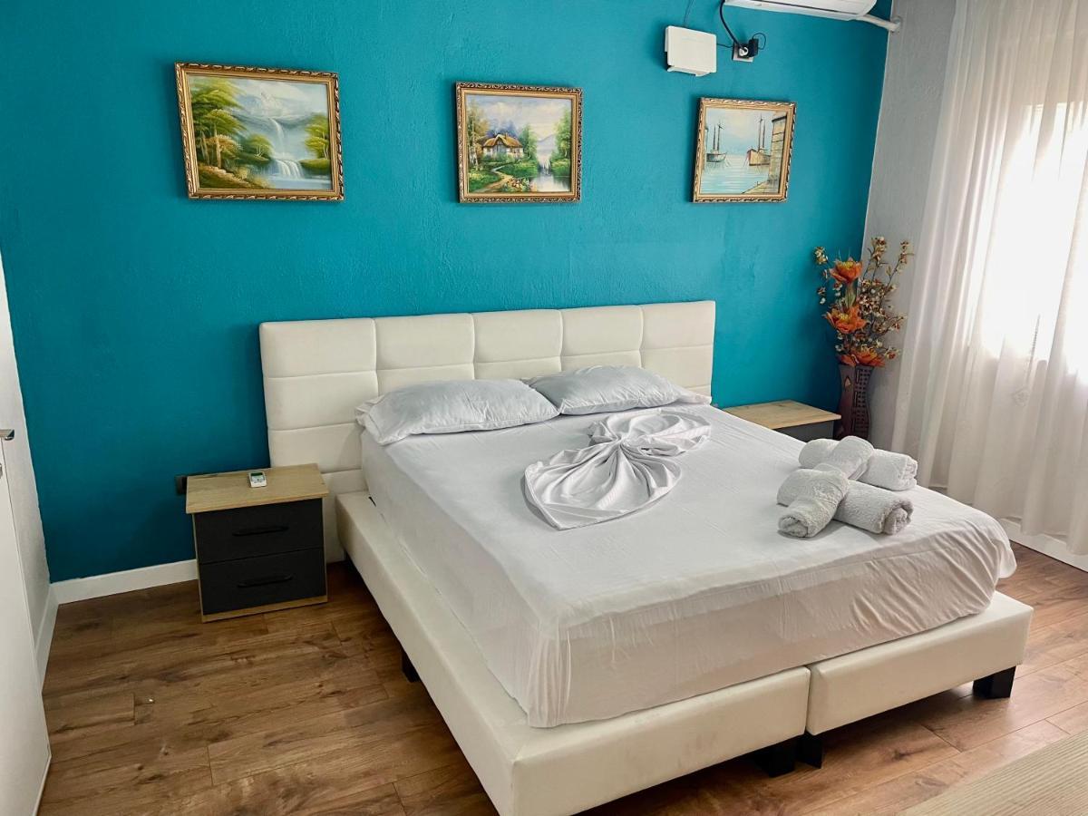 Central Room Private Entry And Bathroom Tirana Exterior foto