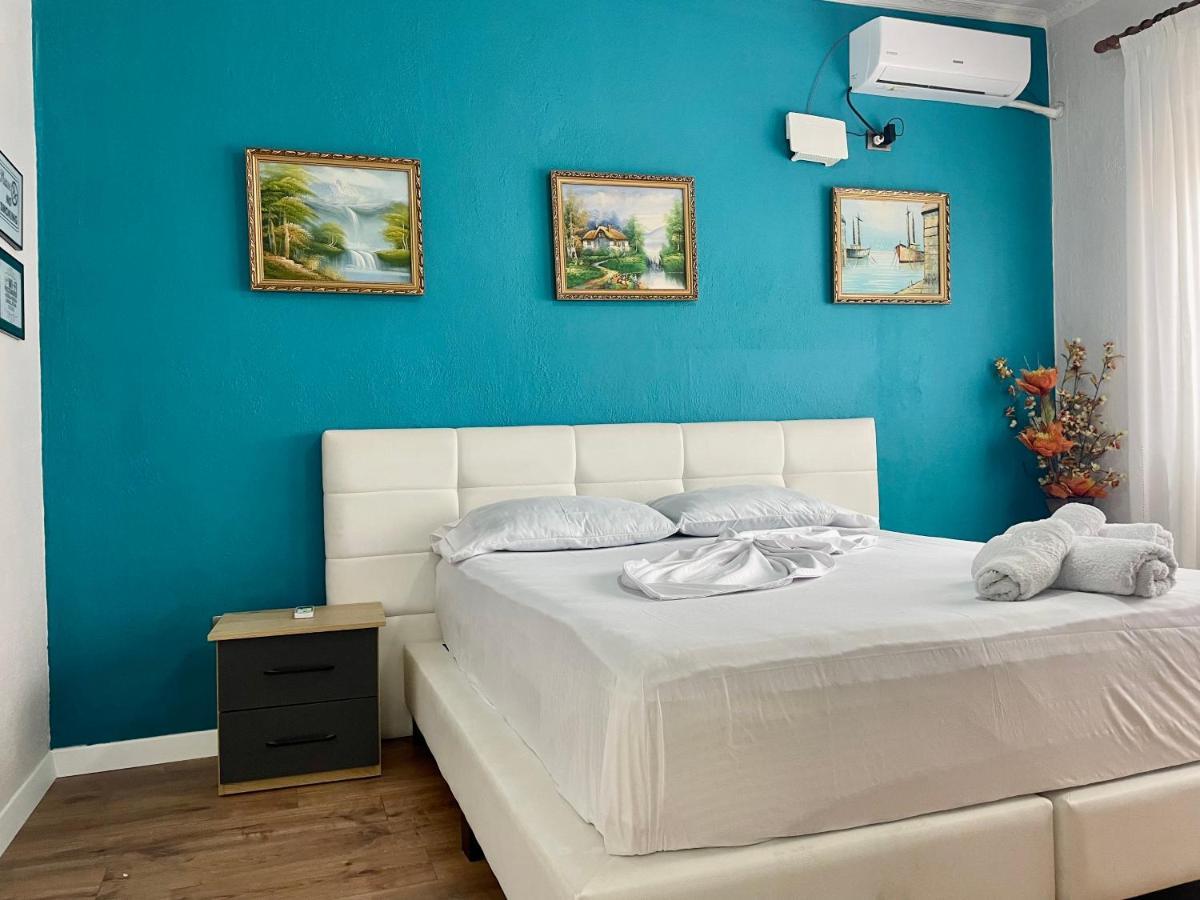 Central Room Private Entry And Bathroom Tirana Exterior foto