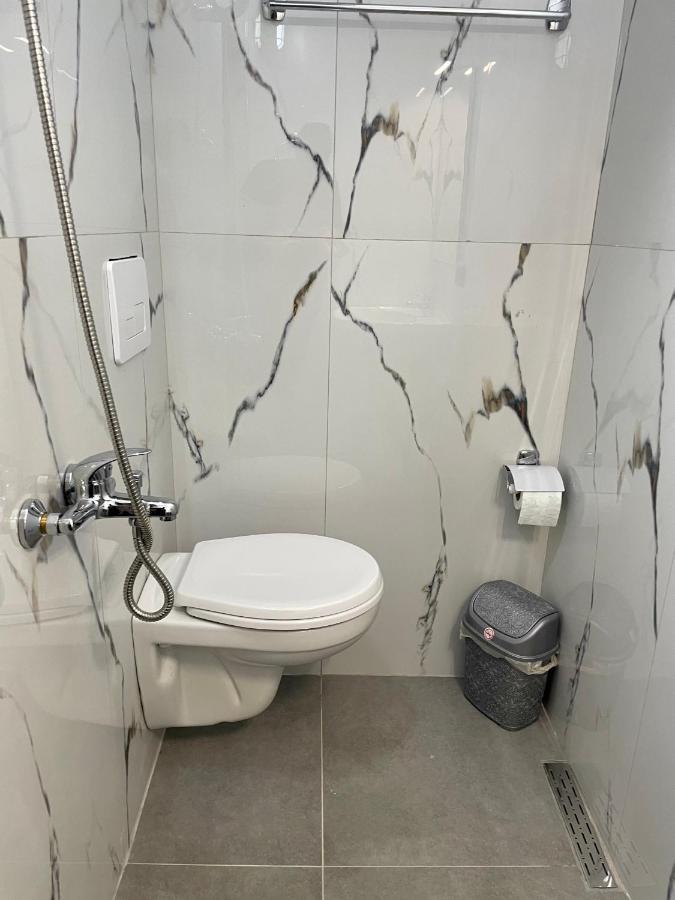 Central Room Private Entry And Bathroom Tirana Exterior foto