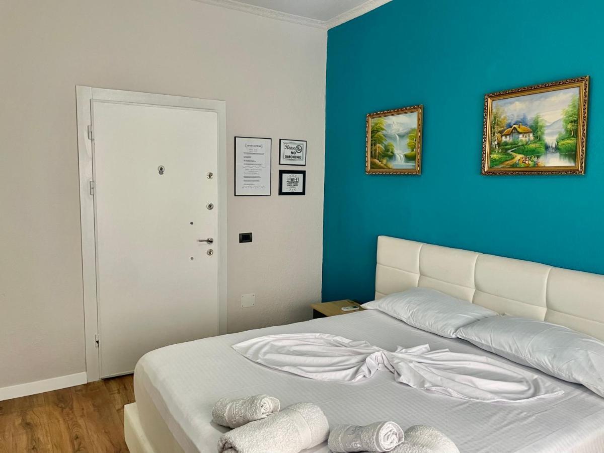 Central Room Private Entry And Bathroom Tirana Exterior foto